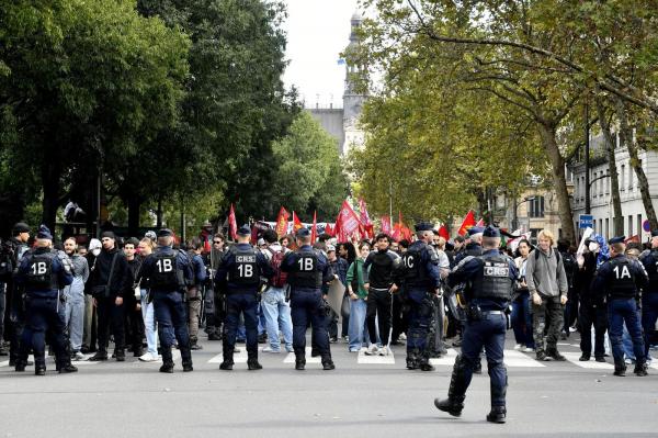 Toată Franţa, în stradă. Vestele Galbene şi liceenii vor să-şi unească protestele într-o acţiune uriaşă