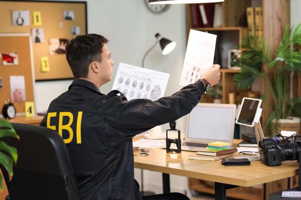 Nouă agenţi FBI, concediaţi de Kash Patel, îi dau în judecată pe director şi pe secretarul Justiţiei