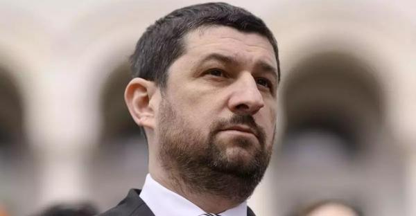 Reacţia cofondatorului AUR Marius Lulea după ce a găsit un cap de porc în faţa casei: "Nu voi vorbi mai puțin"