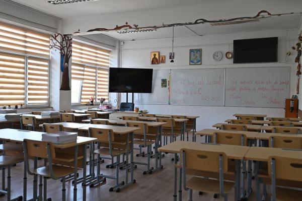 Weekend prelungit pentru elevi: nu vor merge la cursuri luni, 5 octombrie, de Ziua Mondială a Educaţiei