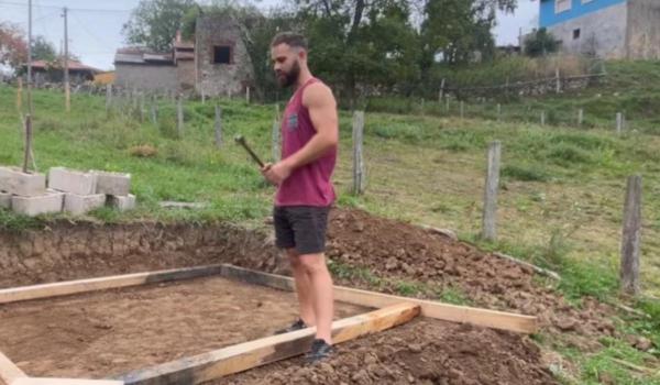 S-a mutat dintr-un oraş mare într-un sat cu 18 locuitori. Acum dă 5 euro pe an pe apă 