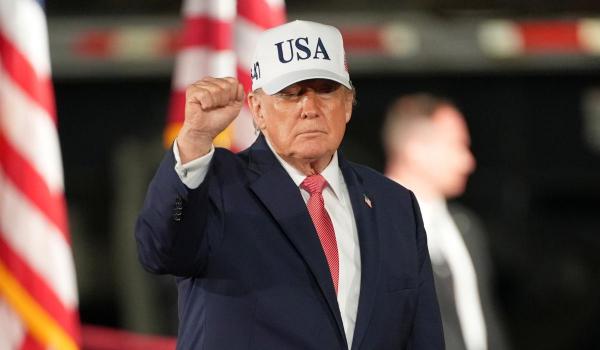 Trump o numește pe Marine Le Pen "vocea conservatoare" a Franței. Ce spune despre susținerea ei la președinție