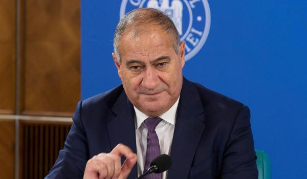 Un liberal ironizează noul Guvern: "Parlamentul a votat un prim-ministru. Doar că îl cheamă Marian Neacșu"