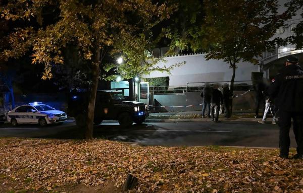 Alertă teroristă la Belgrad, după un atac la Ambasada Israelului. Agresorul a fost împuşcat mortal