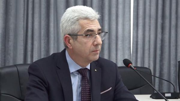 Un director de la Apele Române, demis de Buzoianu, repus în funcţie. A avut 4 luni de concediu medical