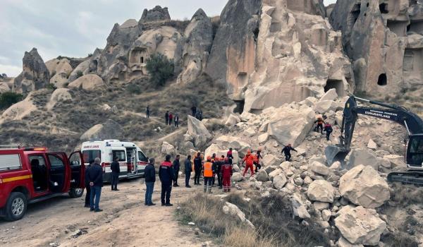 Tragedie în Cappadocia. Doi oameni au murit după ce o rocă uriașă s-a prăbușit peste ei