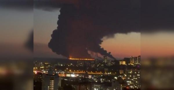 Petrolier în flăcări în Marea Neagră, după ce ar fi fost atacat lângă Soci. Rusia a închis plajele din zonă