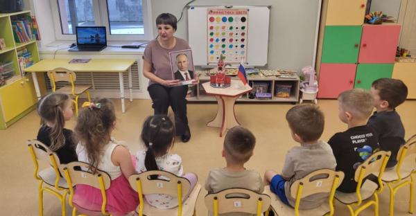 Copii de grădiniță obligați să-l felicite pe Putin de ziua lui și să-i mulțumească pentru "pace"