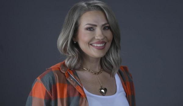 Mirela Vaida, amenințată cu moartea de prietena femeii care a atacat-o live cu un bolovan. A ajuns la poliţie
