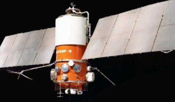 Un satelit sovietic s-a dezintegrat pe orbită. Experții avertizează: E fenomen îngrijorător
