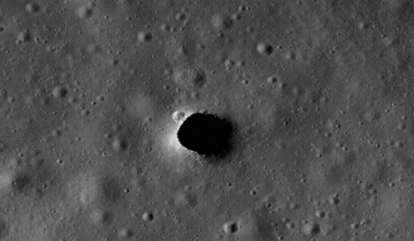 De ce caută NASA o peșteră pe Lună