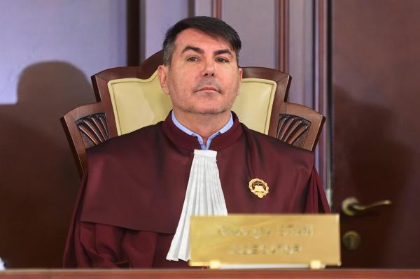 Judecătorul Curţii Constituţionale Gheorghe Stan intră în concediu