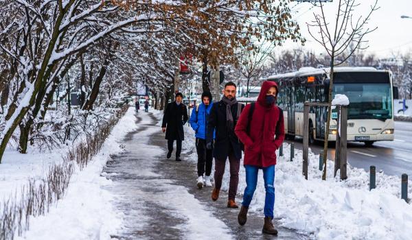 Un nou val de frig, de luni. ANM anunţă ninsori în aproape jumătate din ţară