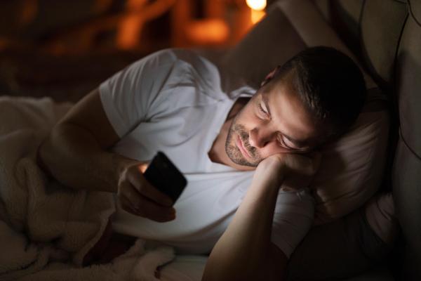 Obiceiul de a adormi târziu crește riscul de infarct și AVC, conform unui studiu recent