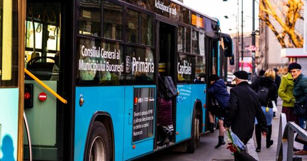 Mai mulţi tineri cu vârste între 15 şi 17 ani s-au bătut pe stradă şi într-un STB din Bucureşti