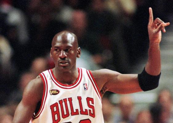 Pe 17 februarie 1963 s-a născut baschetbalistul american Michael Jordan