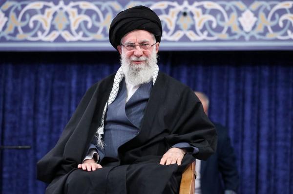 Khamenei ameninţă că va scufunda un portavion SUA: E o armă periculoasă, dar arma noastră e şi mai periculoasă