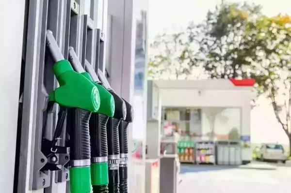 Preţurile la carburanţi sunt în creştere, faţă de cele afişate în ziua respectivă