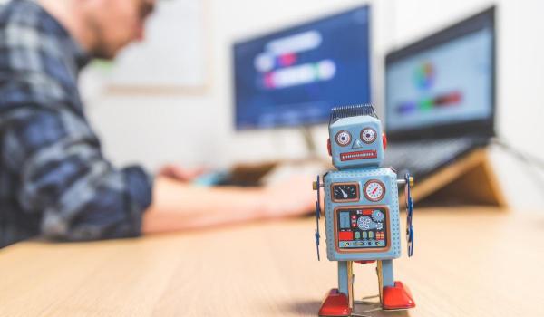 Fortune: Impactul AI asupra productivităţii, limitat. Mii de directori raportează efecte reduse în operaţiuni