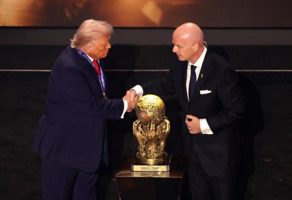 Donald Trump şi Gianni Infantino au bătut palma pe un proiect ce priveşte dezvoltarea fotbalului din Fâşia Gaza