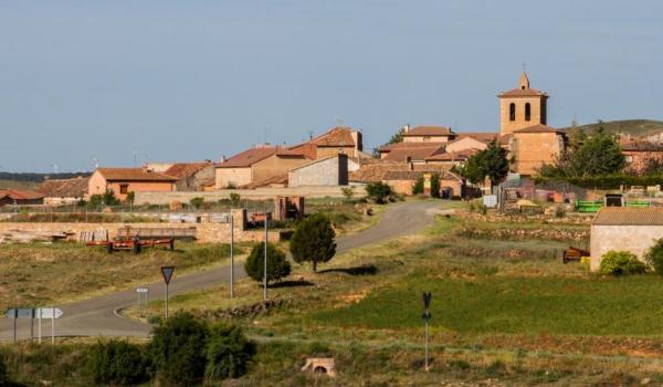 Un sat spaniol oferă casă gratuită unei familii, dispusă să se mute şi să administreze barul local