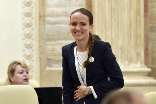 Moţiunea simplă împotriva ministrului de externe, Oana Ţoiu, la vot în Senat