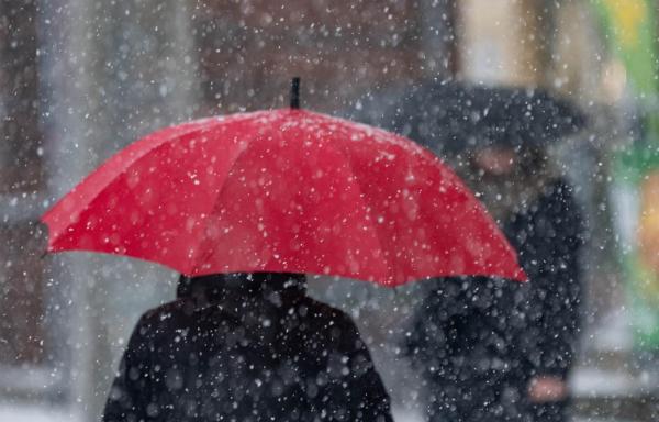 Ploi în aproape toată țara, lapoviţă şi ninsoare în centru şi nord, iar la munte cod galben de viscol