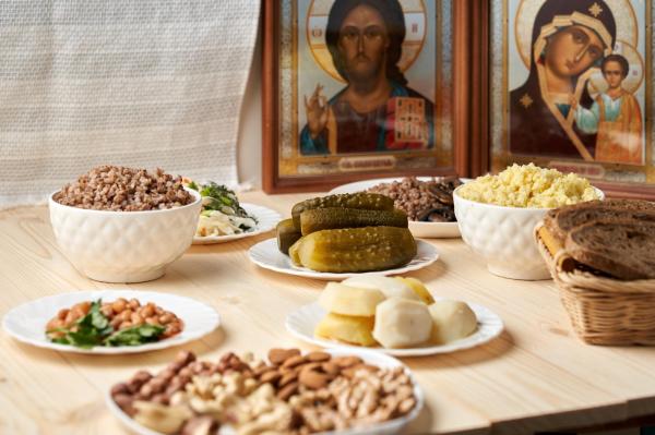 Începe postul Paştelui 2026. Ce se mănâncă şi care sunt zilele cu dezlegare la peşte