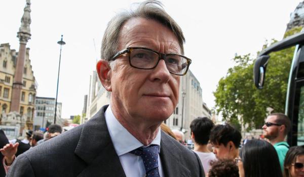 Fostul ambasador al Marii Britanii în SUA, arestat. Oficialul este acuzat că a transmis informaţii lui Epstein