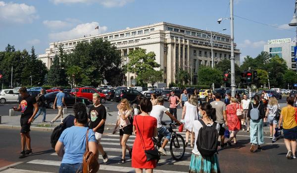 Sondaj INSCOP: Doar 3 din 10 români cred că războiul se va încheia în 2026 printr-un acord de pace