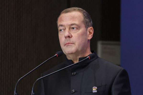 MAE o apără pe Kaja Kallas după ce Medvedev a numit-o "şobolan blond": "Femeile din Rusia merită mai mult"