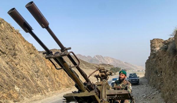 Pakistan atacă Afganistan. Un avion de luptă pakistanez a fost doborât, pilotul a fost capturat