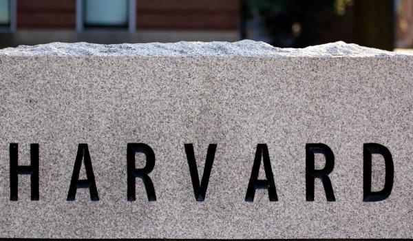 Donald Trump cere daune de un miliard de dolari de la Universitatea Harvard