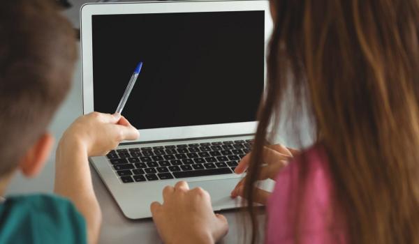 Spania interzice reţelele de socializare pentru minorii sub 16 ani. Lista statelor cu măsuri similare