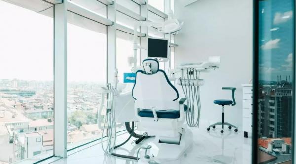 Ce servicii stomatologice sunt decontate de CNAS. Cum poţi merge la dentist gratuit