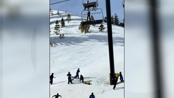 Momente de groază pe pârtie. O fetiță de 12 ani a căzut din telescaun