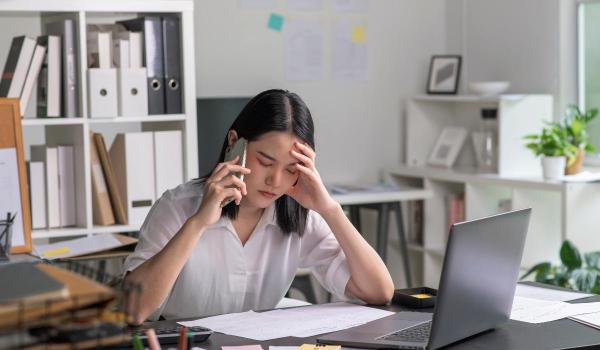 Cresc salariile la privat, dar nu mai e suficient pentru a păstra "talentele". Ce beneficii caută angajații