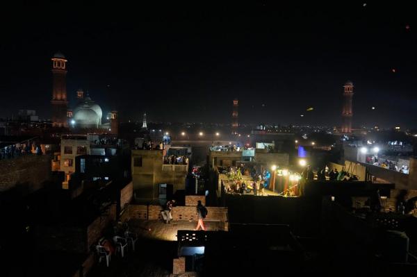 Un festival interzis timp de 19 de ani a fost reluat. Mii de oameni au umplut cerul și străzile