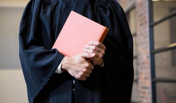 Oamenii consultă Chat GPT şi pentru chestiuni juridice. Avocaţi: "Aceştia ajung să nu mai creadă ce le spunem"