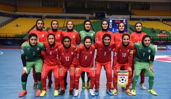 De ce a renunţat o fotbalistă iraniană la azilul din Australia după refuzul de a cânta imnul naţional la meci