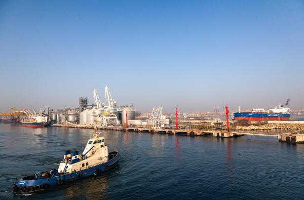 Deficitul comercial al României a scăzut cu 15% la începutul anului, potrivit INS