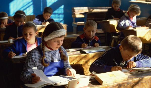 ISJ Cluj face apel către părinţi să nu mai aglomereze copiii în şcolile din zona centrală