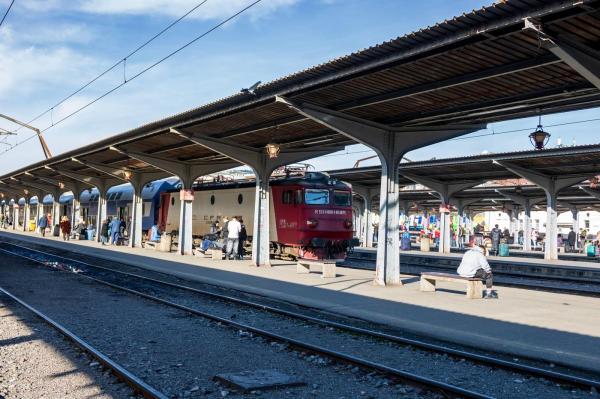 100 de kilometri făcuți în șapte ore cu un tren CFR Călători. Locomotiva era modernizată