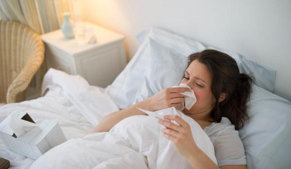 Această afecţiune asemănătoare gripei, puţin cunoscută, este în creștere. Ce trebuie să ştiţi