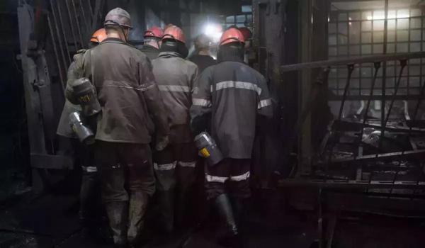 Hoți costumați în mineri, prinși după furturi repetate dintr-o mină din Hunedoara