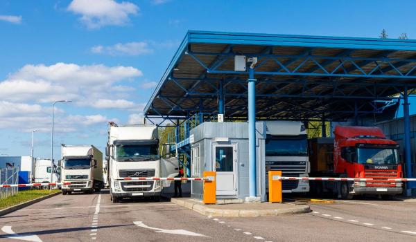 Cum perturbă războiul din Iran afacerile globale, de la transporturi la industria tehnologică