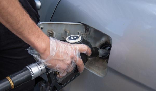 Nouă lovitură pentru buzunarele românilor. Motorina ar putea ajunge la 10 lei/l până la finalul lunii martie