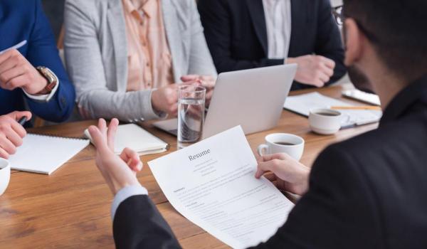 Aproape jumătate dintre tinerii români sub 35 de ani nu au loc de muncă, arată un sondaj INSCOP