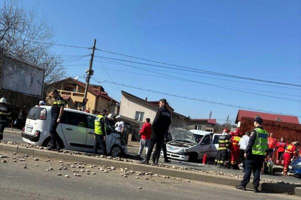 Grav accident la intrarea în București, cu 4 maşini implicate. O femeie de 52 de ani a murit