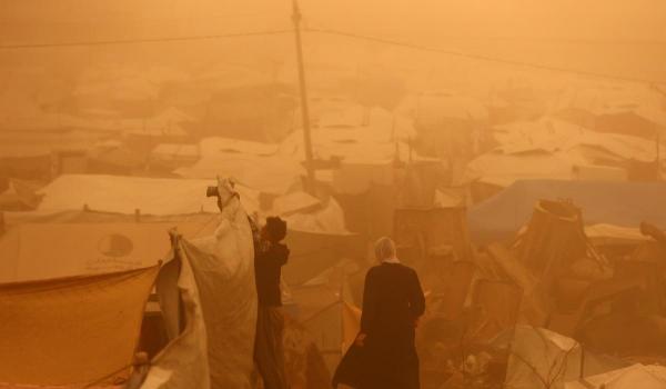 Imagini apocaliptice în Gaza, unde o furtună de nisip a măturat adăposturile improvizate